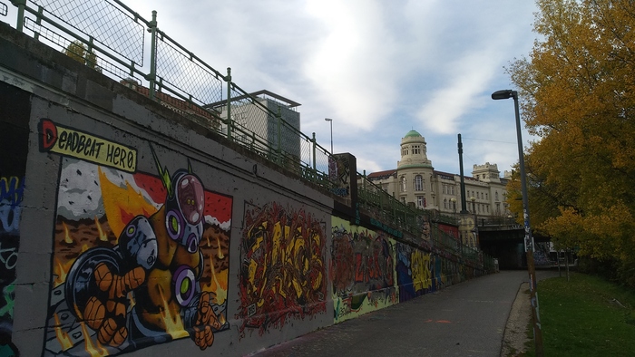 бомбят как правило на "своих" участках