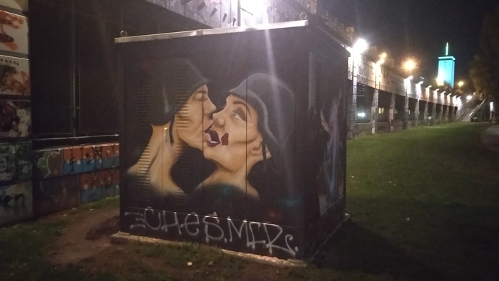 делать любовь, а не воевать...