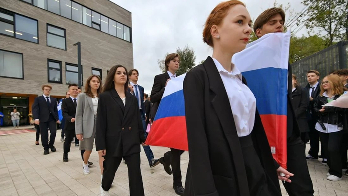 Из-за нехватки учителей физику, математику, химию и «Разговоры о важном» объединят в один предмет