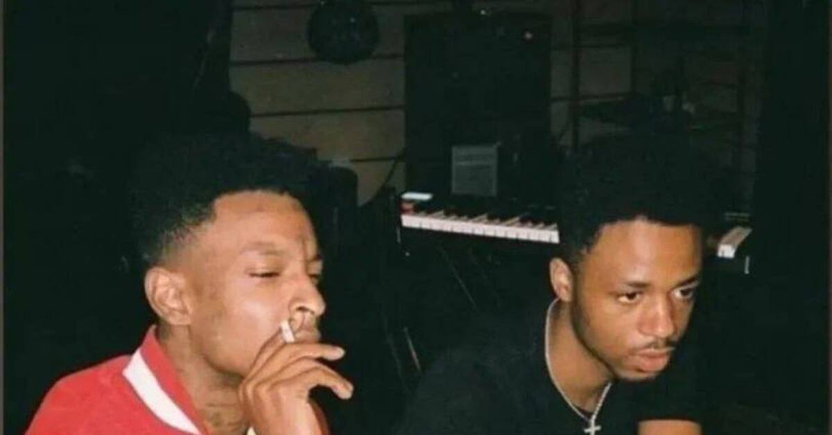 21 savage metro. 21 Savage Metro Boomin. 21 Savage на студии. Metro Boomin и 21. 21 Savage курит.