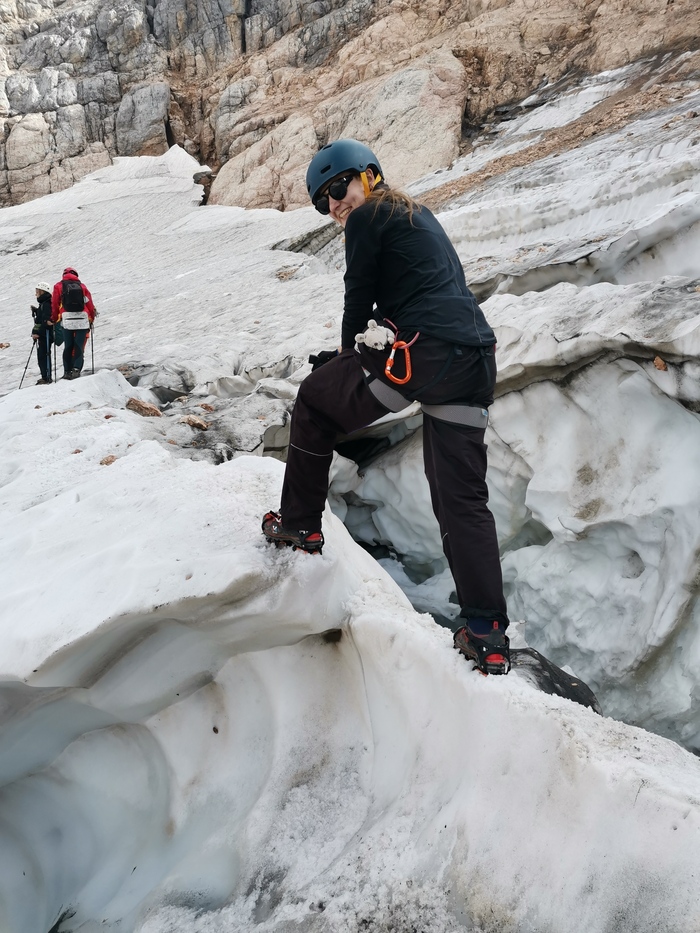 группа перед нами намеревалась пройти здесь без кошек и ледорубов :D
