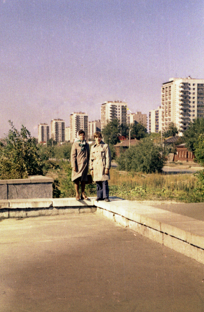 свеженькие многоэтажки на Слудской горке. А под ними "Союзатракцион" - мечта пацанов всей Перми.