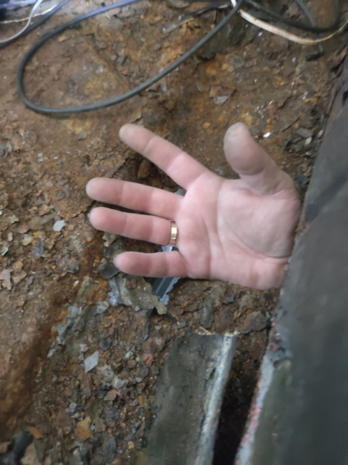 Можно зайти с улицы)