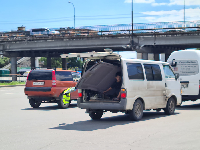 Перевозка негабарита. Всё по правилам, ога.