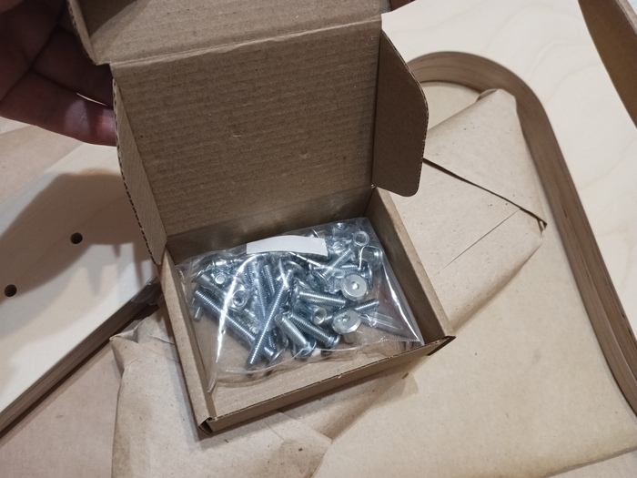Болты в отдельной коробочке