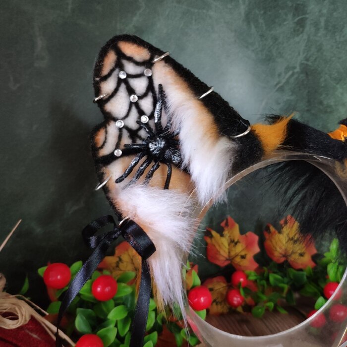 Внутри одного ушка скрывается паучок 🕷️