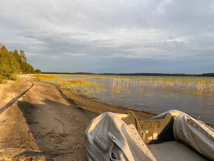 Вечер в делах на Лимсо. Лодки, лагерь, ужин