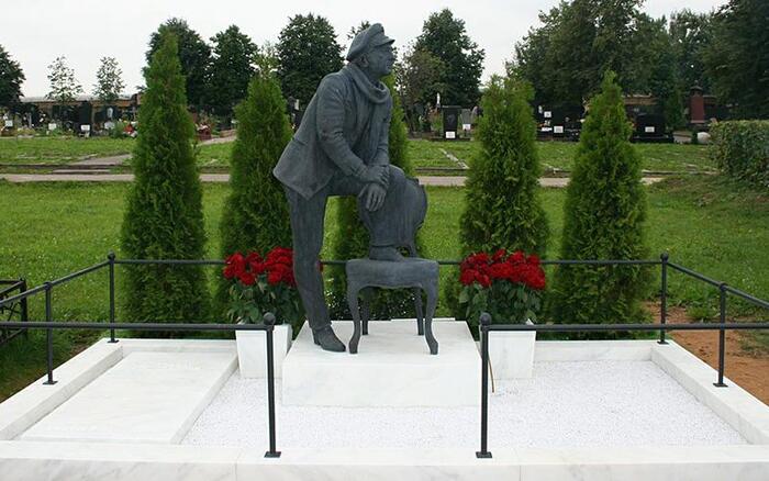 Могила на Троекуровском кладбище