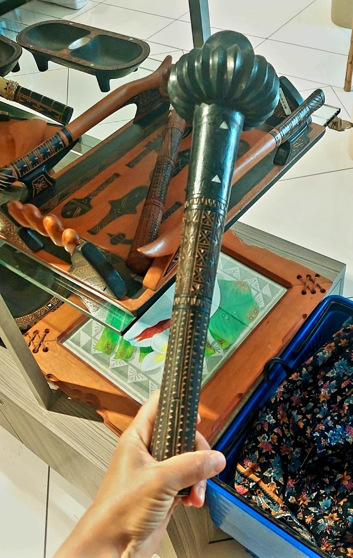 А этим пробивали череп людям, ну не этим, для таких целей колотушка помощнее и побольше, это просто сувенир.