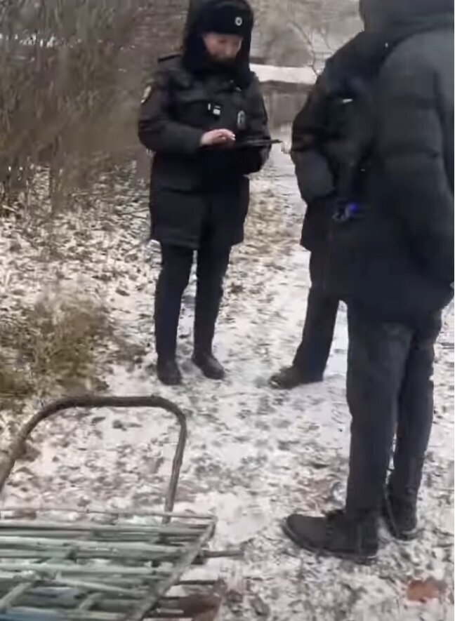 Как я поступаю, когда встречаю мародёров на кладбищах и всем так советую Кладбище, Вандализм, Алкоголизм, Полиция, Видео, YouTube, Длиннопост