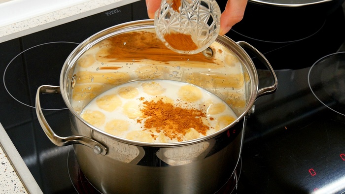 Туда же добавляем корицы или мускатного ореха по вкусу. Я добавляю минимум пол чайной ложки.