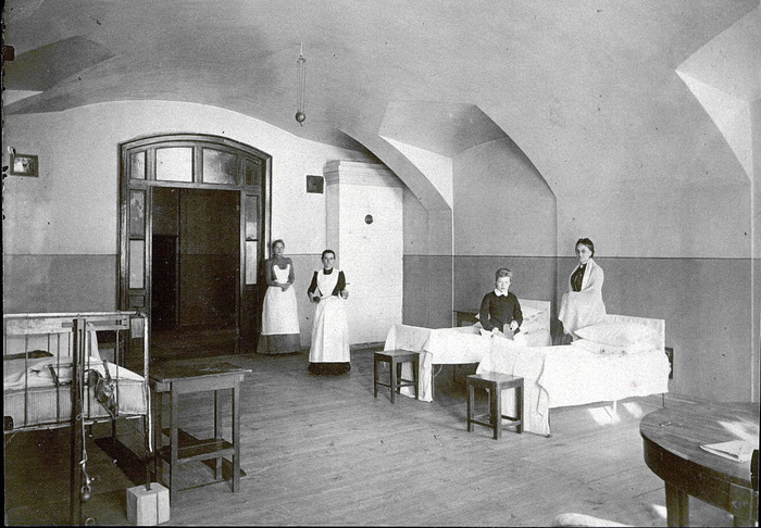 Институтский лазарет.