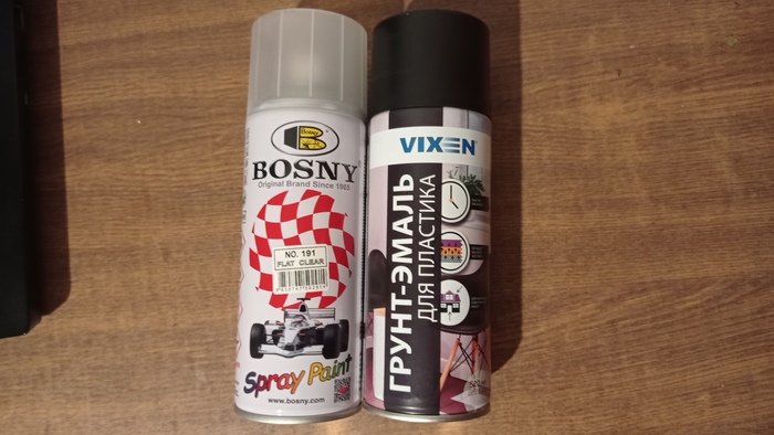 Есть специальные грунты и лаки для миниатюр, но bosny перекрасно справляется. Про vixen пока ничего сказать не могу, так как не понятно как на нем будет чувствовать себя более менее нормальная краска