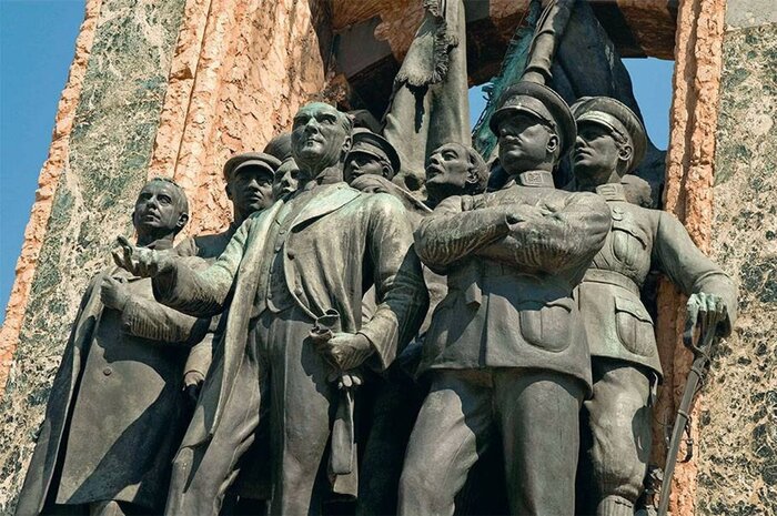 монумент "Республика"