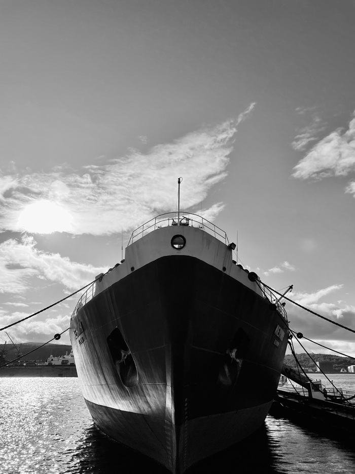 Ледокол «Ленин» на вечной стоянке в порту. Нынче он музей