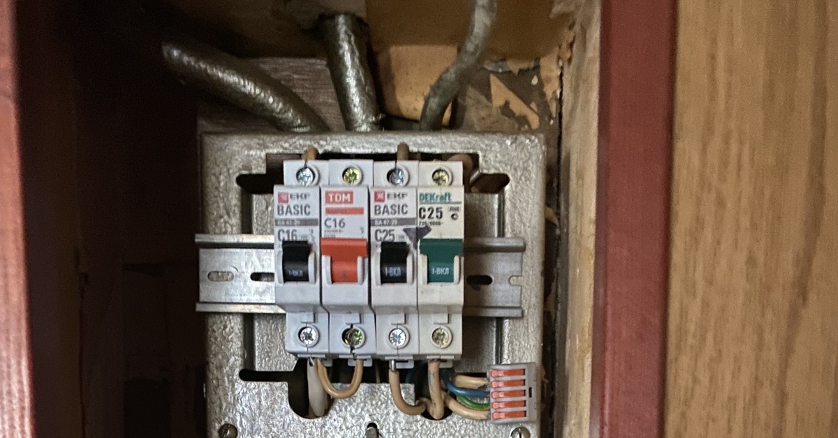 Вызвать электрика из ЖКУ в Питере | Пикабу