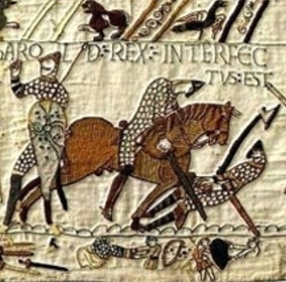 Фрагмент гобелена из Байё (Гарольд слева).