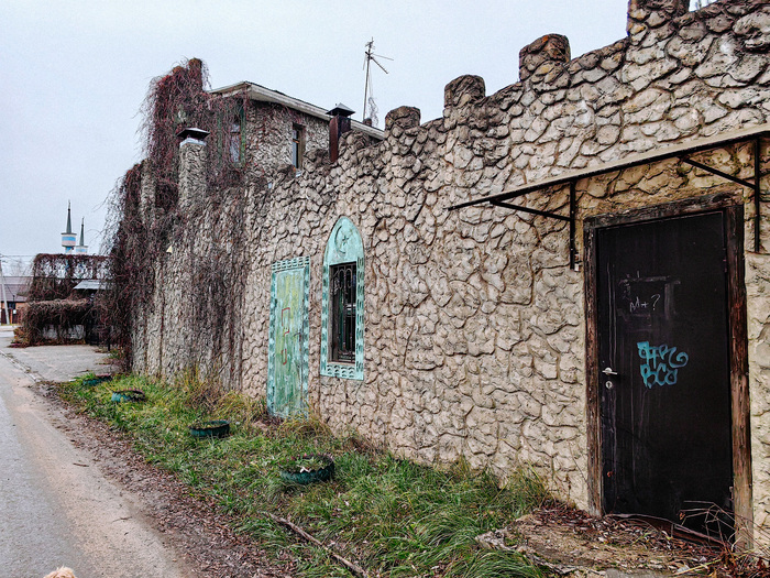 А это больше похоже на жильё братишек из Палестины