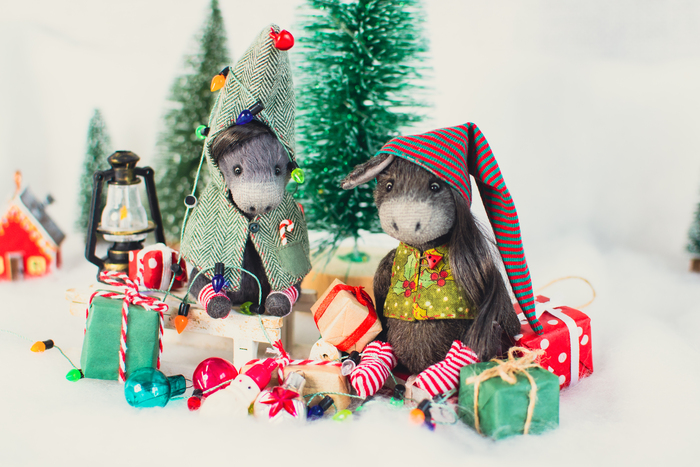 Ослики тоже забавные вышли, особенно Елочкин - тот, что в пончо в виде елки.