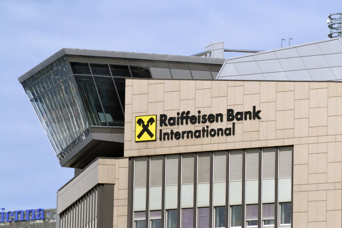 Raiffeisen Bank International        , , , , , , , 