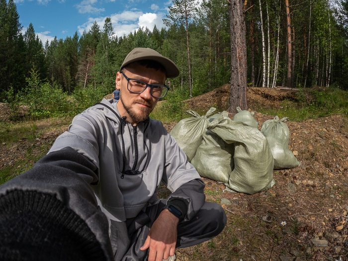 Собрали и вывезли мусор с потрясающей туристической стоянки у подножия горы Качканар в урочище Утянка.