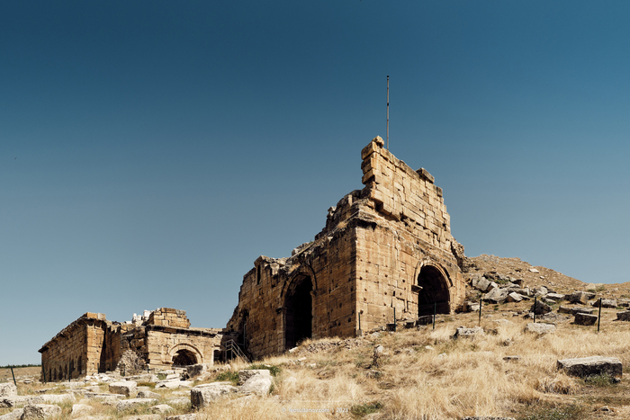 Римский театр Иераполиса снаружи. Памуккале. Турция