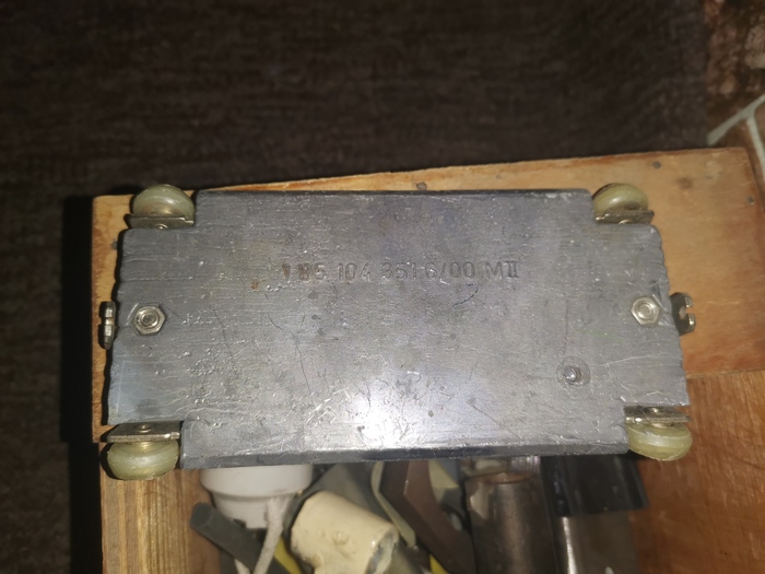 Что это такое, осталось от прошлых хозяев квартиры, тяжёлый будто из ...