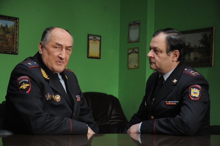 Кадр из сериала "Улицы разбитых фонарей"