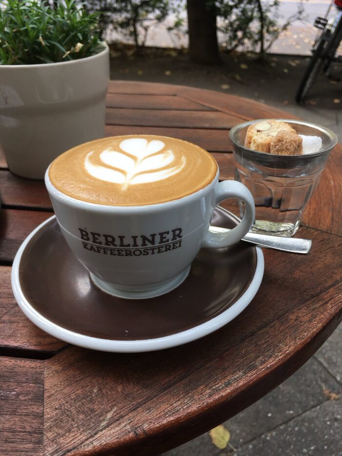 Чашки в кофейне Berliner Kafferosterei, неплохо, но не идеально