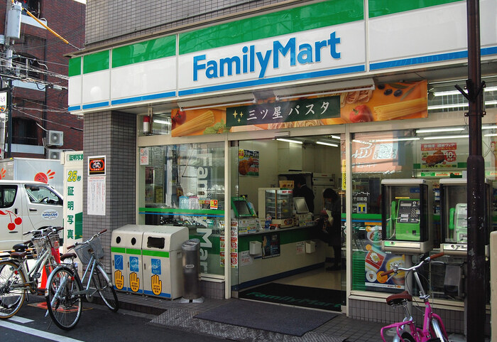   Family mart , 