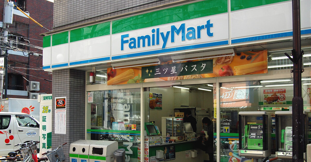 Family mart. Family Mart магазин Тайланд. 7eleven Family Mart Japan. Фэмили март в Тайланде. Японские минимаркеты.