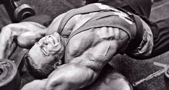 Растяжение в мышцах спины - главное мерило правильности выполнения пуловера