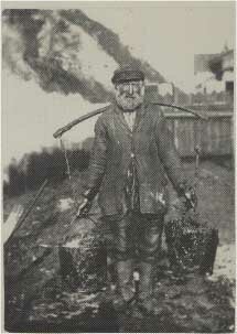 Галицкий крестьянин с ведрами нефти. Борислав, 19 век.