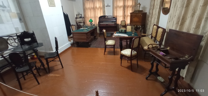 Мебель и музыкальные инструменты 19 века