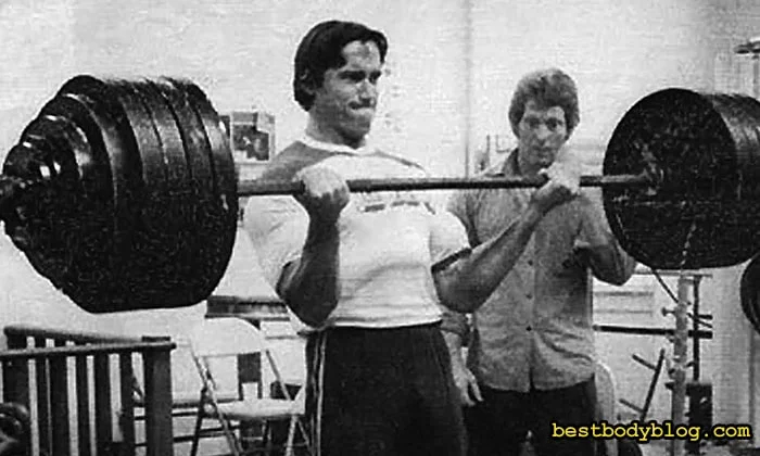 Арнольд. Подъем штанги на бицепс 120 кг. Не фотошоп!