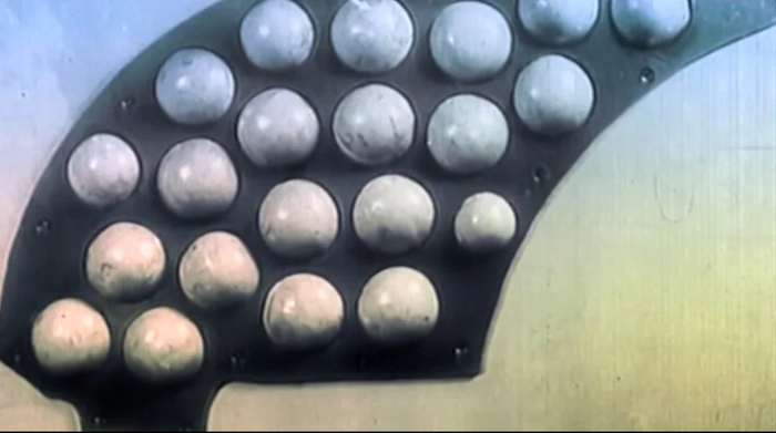 Ранняя башня танка Т-64 с оксид алюминиевыми шарами.