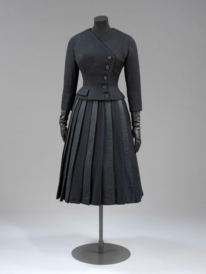Костюм Givenchy. Париж, 1954 год. Шерсть, юбка с вставками из муара.