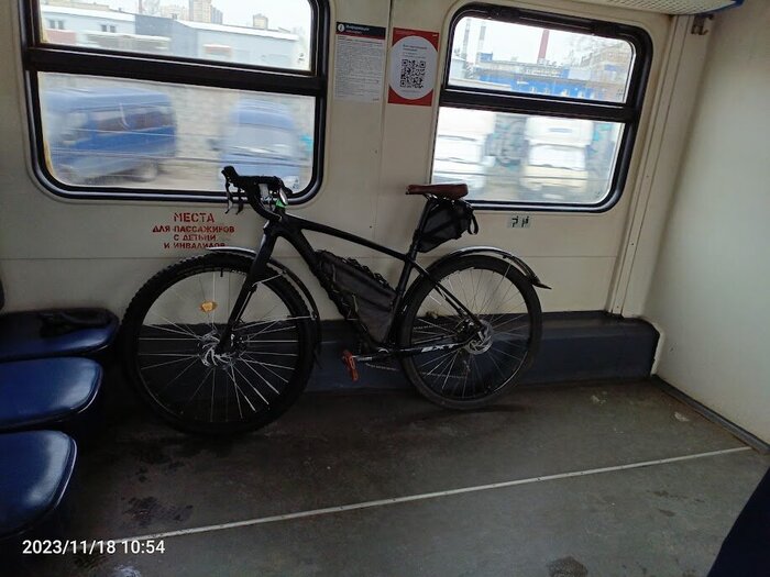 снят ровно один двухсторонний ряд. Даже остались болты в стене.