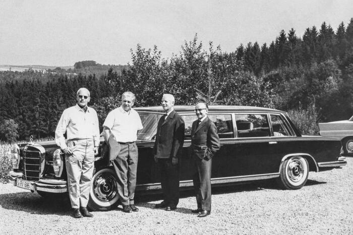 ������ 1963-��. �� �������� W100 �������� ������ ������. ����� ������� �� ���� ���-��������� Mercedes-Benz: ���� ��������, ������� ��������, ������� ��������� � ����� ������