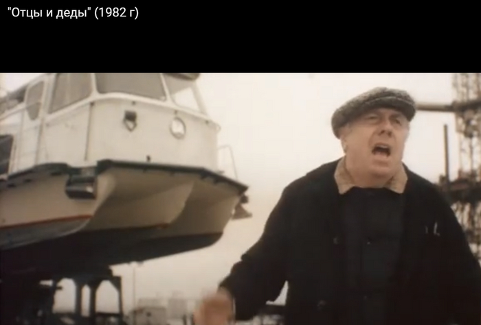 Вопрос знатокам речного(?) флота СССР(?). Что это за посудина?