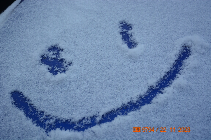 Вообще, хотел оставить здесь копирайт по типу «Здесь был я, кто-то», но смайлик более универсален :)