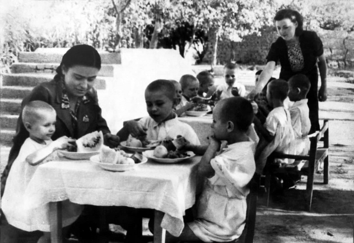  ,       -    ,      . 1943 .