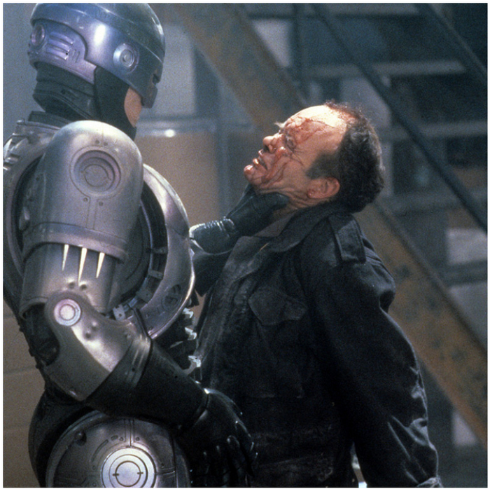 Голливудская карьера актера Кертвуда Смита, сыгравшего Кларенса Боддикера, не особо сложилась — после «Робокопа» он в основном снимался в сериалах. Обидно: злодей в его исполнении вышел первоклассный; без него история мести не была бы настолько цепляющей