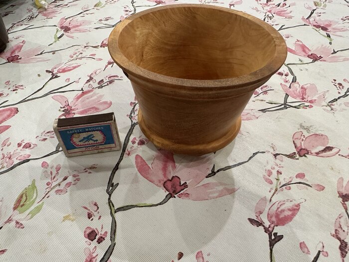 Это изделие из Капа. Очень красивая структура древесины