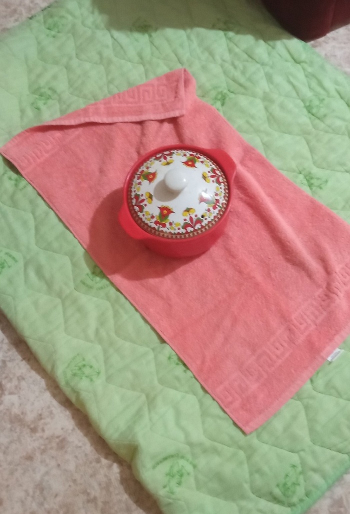 сначала в полотенце, потом в одеялко