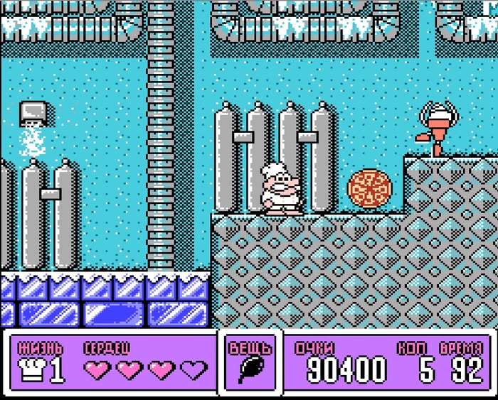 холодно и скользко, даже мороженое в шапочке