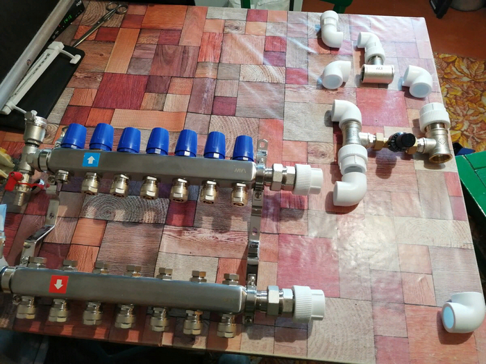 "Ветка". Была такая игрушка. Т.е. просто раскладываете свою котельную на столе, полу...