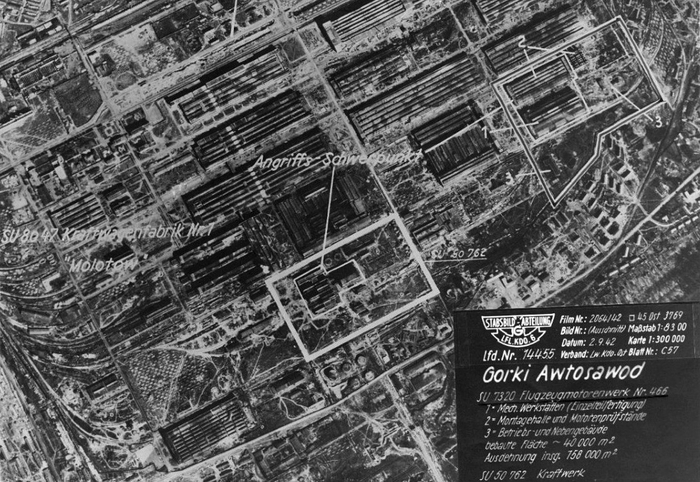 Германская аэрофотосъемка ГАЗ. Жирным прямоугольником выделены ТЭЦ № 1 и № 2.