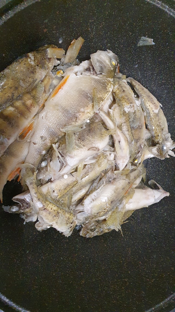 Тройная уха. Авторский вариант с якутской спецификой Уха, Мужская кулинария, Якутия, Длиннопост, Кулинария, Суп, Рыба, Рецепт, Строганина, Еда