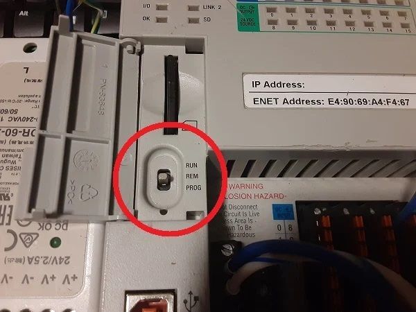 Рисунок 3. Run, Rem и Prog позволяют пользователю блокировать или разрешать онлайн-редактирование, а также переводить ПЛК в режим остановки